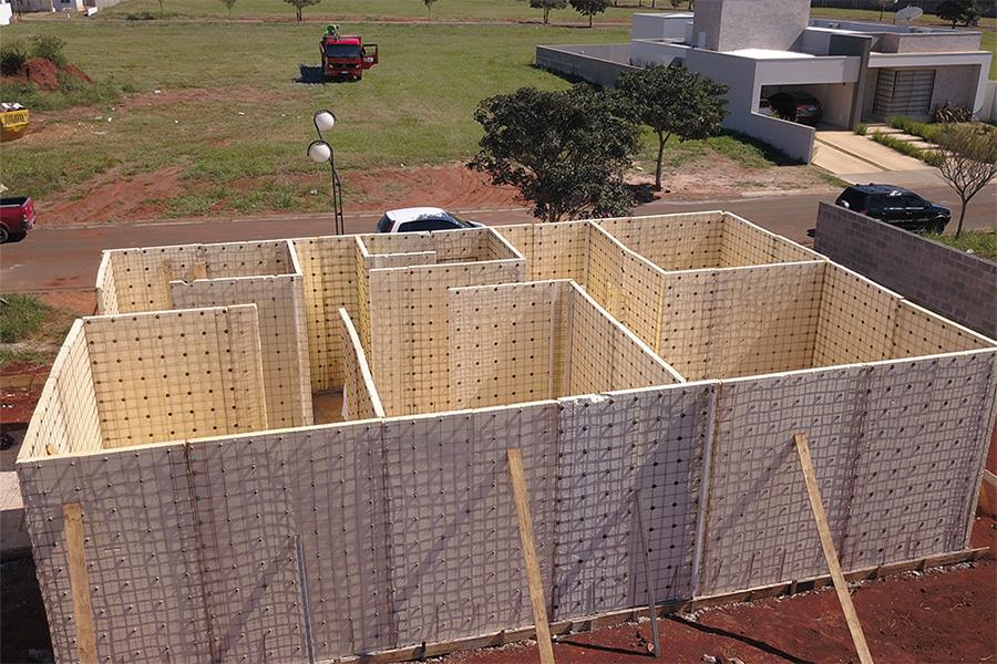 construção com painel monolitico